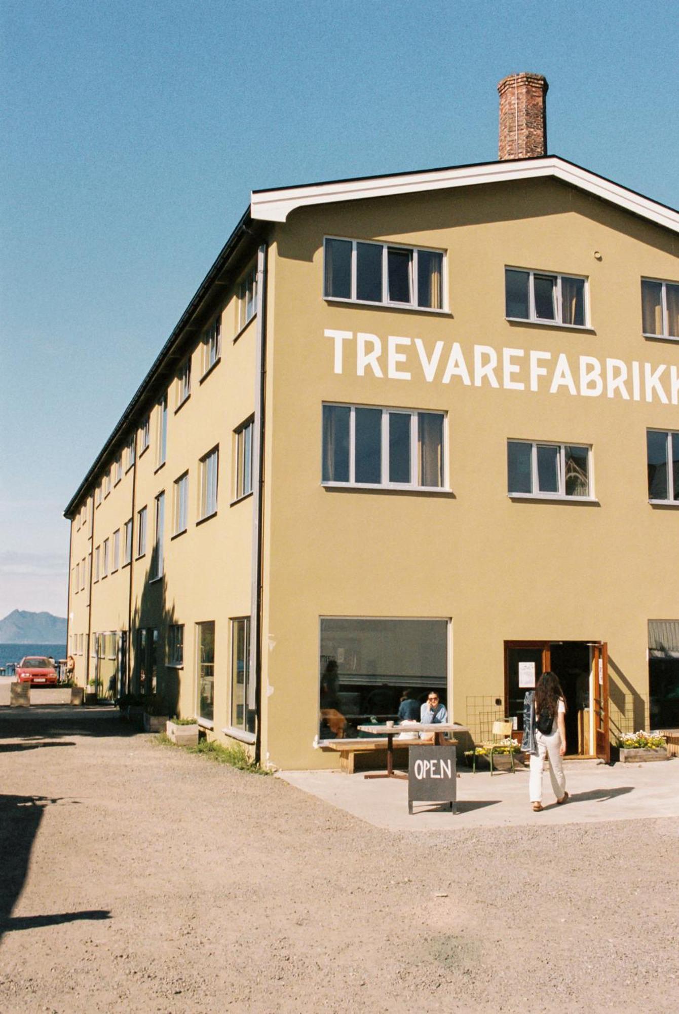 Trevarefabrikken Henningsvær Kültér fotó